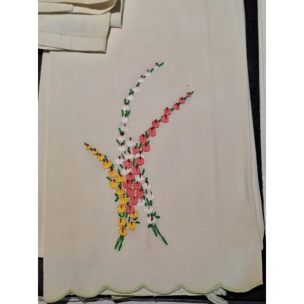 Vintage Linen Hand Towels Lot Hand Embroidered Floral Damask Hemstitch Scalloped